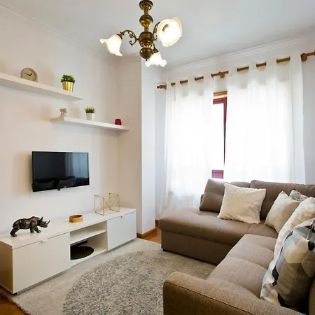 Rustic Bright Flat W/ Netflix - City Centre