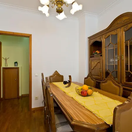 Rustic Bright Flat W/ Netflix - City Centre