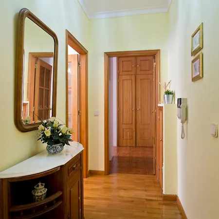 Rustic Bright Flat W/ Netflix - City Centre Lägenhet Oporto